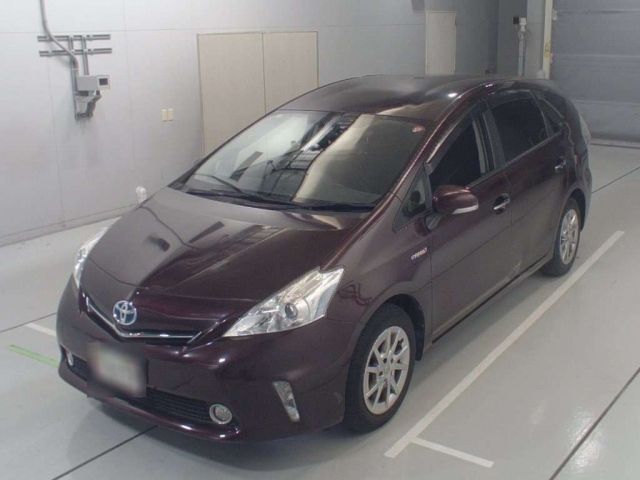 30706 Toyota Prius alpha ZVW41W 2014 г. (CAA Chubu)